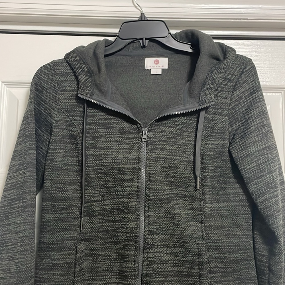 EUC Well+Calm zip up hooded jacket. Size Large. Heather gray. Gym/yoga/wellness